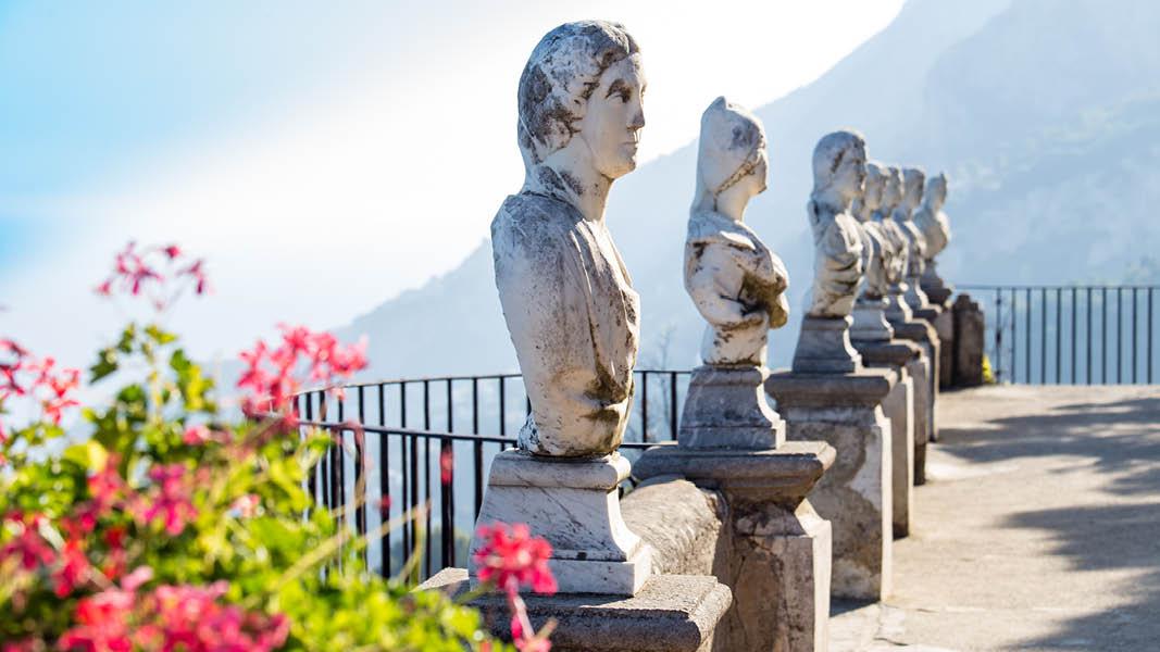 Panoramisk udsigt fra Villa Cimbrone i Ravello og vandring i Mlledalen